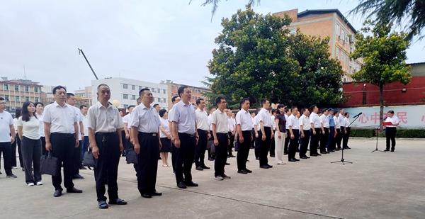 升旗3.jpg 升旗3.jpg